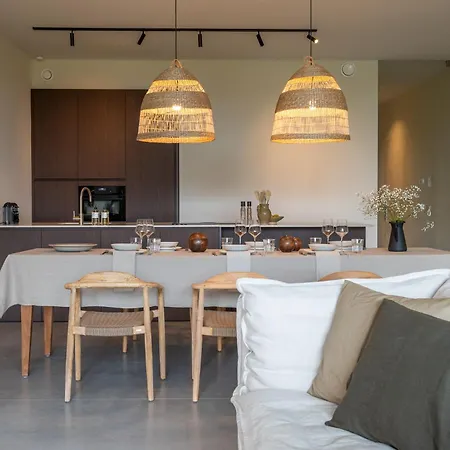 The Seaside Loft - Luxurious 3 Br 아파트
